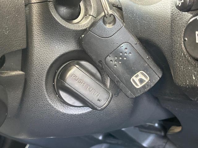 フィットハイブリッド スマートセレクション　禁煙車　純正ナビＴＶ　ＨＩＤヘッド　純正ＯＰ１５インチＡＷ　クルーズコントロール　スマートキー　オートライト　オートエアコン　革巻ステアリング　ＤＶＤ再生（5枚目）