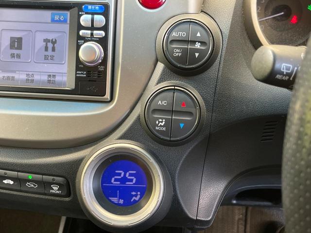 フィットハイブリッド スマートセレクション　禁煙車　純正ナビＴＶ　ＨＩＤヘッド　純正ＯＰ１５インチＡＷ　クルーズコントロール　スマートキー　オートライト　オートエアコン　革巻ステアリング　ＤＶＤ再生（6枚目）