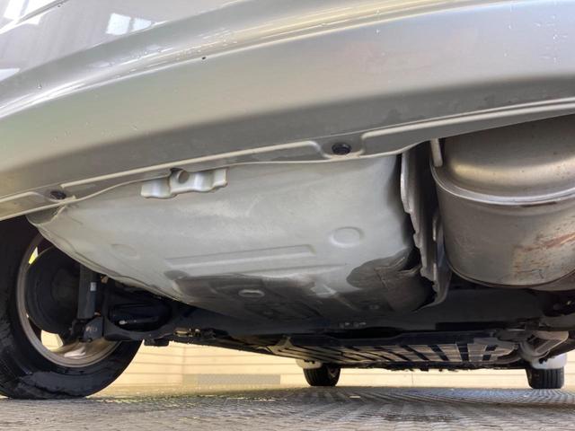 フィットハイブリッド スマートセレクション　禁煙車　純正ナビＴＶ　ＨＩＤヘッド　純正ＯＰ１５インチＡＷ　クルーズコントロール　スマートキー　オートライト　オートエアコン　革巻ステアリング　ＤＶＤ再生（18枚目）