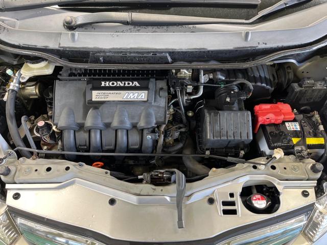 フィットハイブリッド スマートセレクション　禁煙車　純正ナビＴＶ　ＨＩＤヘッド　純正ＯＰ１５インチＡＷ　クルーズコントロール　スマートキー　オートライト　オートエアコン　革巻ステアリング　ＤＶＤ再生（19枚目）