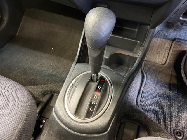 フィットハイブリッド スマートセレクション　禁煙車　純正ナビＴＶ　ＨＩＤヘッド　純正ＯＰ１５インチＡＷ　クルーズコントロール　スマートキー　オートライト　オートエアコン　革巻ステアリング　ＤＶＤ再生（21枚目）