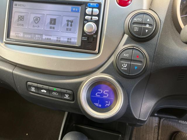 フィットハイブリッド スマートセレクション　禁煙車　純正ナビＴＶ　ＨＩＤヘッド　純正ＯＰ１５インチＡＷ　クルーズコントロール　スマートキー　オートライト　オートエアコン　革巻ステアリング　ＤＶＤ再生（24枚目）