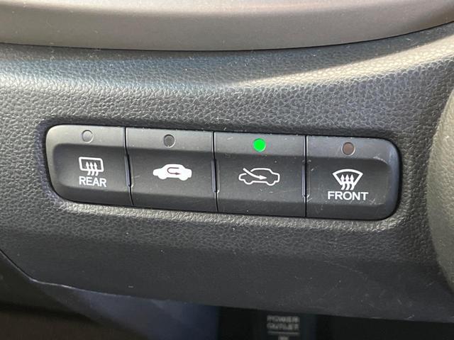 フィットハイブリッド スマートセレクション　禁煙車　純正ナビＴＶ　ＨＩＤヘッド　純正ＯＰ１５インチＡＷ　クルーズコントロール　スマートキー　オートライト　オートエアコン　革巻ステアリング　ＤＶＤ再生（25枚目）