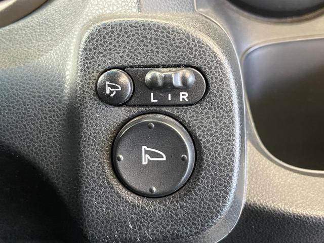 フィットハイブリッド スマートセレクション　禁煙車　純正ナビＴＶ　ＨＩＤヘッド　純正ＯＰ１５インチＡＷ　クルーズコントロール　スマートキー　オートライト　オートエアコン　革巻ステアリング　ＤＶＤ再生（27枚目）