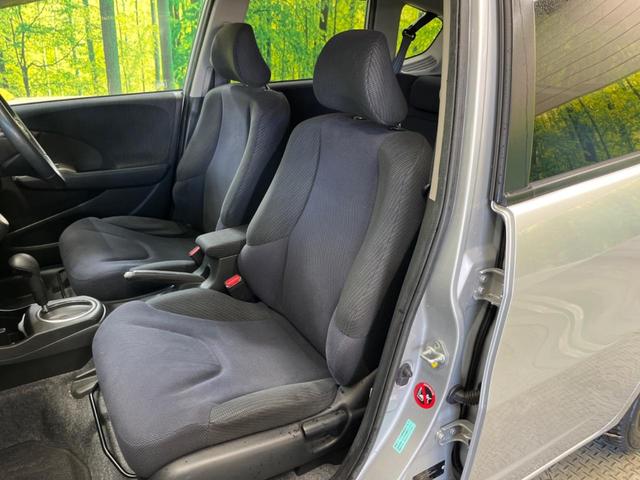 フィットハイブリッド スマートセレクション　禁煙車　純正ナビＴＶ　ＨＩＤヘッド　純正ＯＰ１５インチＡＷ　クルーズコントロール　スマートキー　オートライト　オートエアコン　革巻ステアリング　ＤＶＤ再生（28枚目）