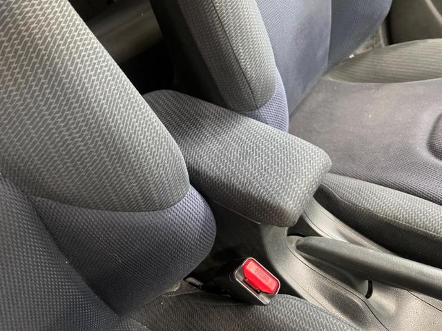 フィットハイブリッド スマートセレクション　禁煙車　純正ナビＴＶ　ＨＩＤヘッド　純正ＯＰ１５インチＡＷ　クルーズコントロール　スマートキー　オートライト　オートエアコン　革巻ステアリング　ＤＶＤ再生（30枚目）