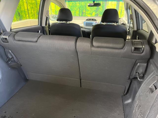 フィットハイブリッド スマートセレクション　禁煙車　純正ナビＴＶ　ＨＩＤヘッド　純正ＯＰ１５インチＡＷ　クルーズコントロール　スマートキー　オートライト　オートエアコン　革巻ステアリング　ＤＶＤ再生（32枚目）