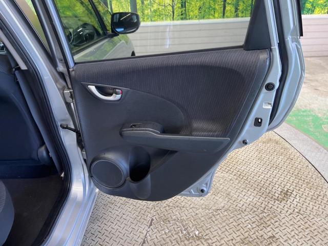 フィットハイブリッド スマートセレクション　禁煙車　純正ナビＴＶ　ＨＩＤヘッド　純正ＯＰ１５インチＡＷ　クルーズコントロール　スマートキー　オートライト　オートエアコン　革巻ステアリング　ＤＶＤ再生（37枚目）