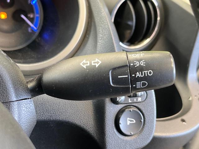 フィットハイブリッド スマートセレクション　禁煙車　純正ナビＴＶ　ＨＩＤヘッド　純正ＯＰ１５インチＡＷ　クルーズコントロール　スマートキー　オートライト　オートエアコン　革巻ステアリング　ＤＶＤ再生（41枚目）