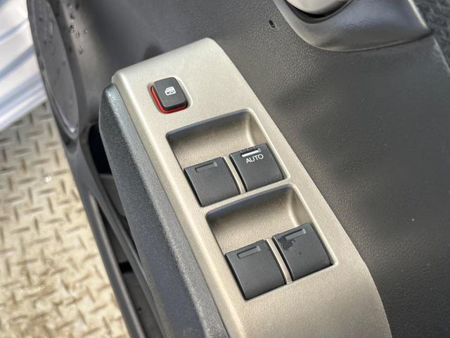 フィットハイブリッド スマートセレクション　禁煙車　純正ナビＴＶ　ＨＩＤヘッド　純正ＯＰ１５インチＡＷ　クルーズコントロール　スマートキー　オートライト　オートエアコン　革巻ステアリング　ＤＶＤ再生（45枚目）