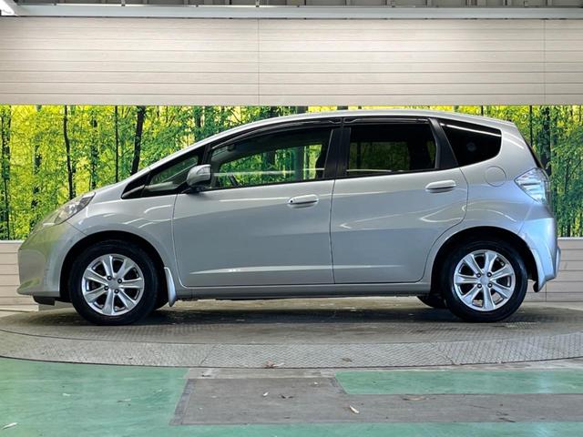 フィットハイブリッド スマートセレクション　禁煙車　純正ナビＴＶ　ＨＩＤヘッド　純正ＯＰ１５インチＡＷ　クルーズコントロール　スマートキー　オートライト　オートエアコン　革巻ステアリング　ＤＶＤ再生（48枚目）