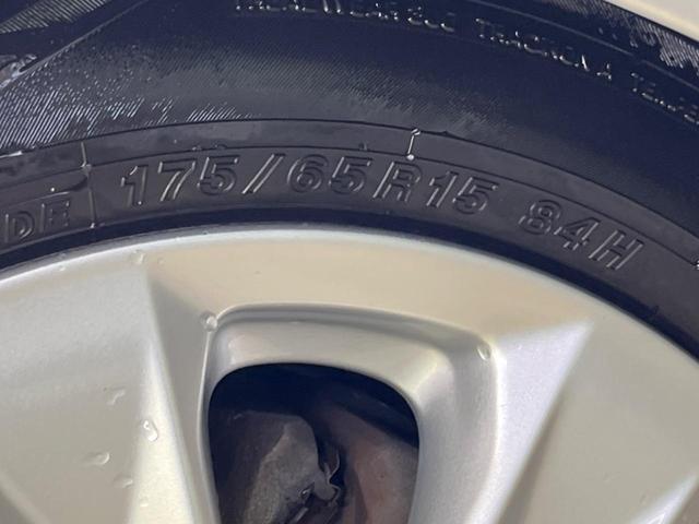 フィットハイブリッド スマートセレクション　禁煙車　純正ナビＴＶ　ＨＩＤヘッド　純正ＯＰ１５インチＡＷ　クルーズコントロール　スマートキー　オートライト　オートエアコン　革巻ステアリング　ＤＶＤ再生（56枚目）