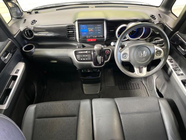 Ｎ－ＢＯＸカスタム Ｇ　ターボＳＳパッケージ　禁煙車　ナビフルセグ　両側電動ドア　バックカメラ　衝突被害軽減　ＨＩＤヘッド　純正１５インチＡＷ　半革シート　シートヒーター　コーナーセンサ　革巻ステアリング　後席シートスライド／リクライニングシート（2枚目）