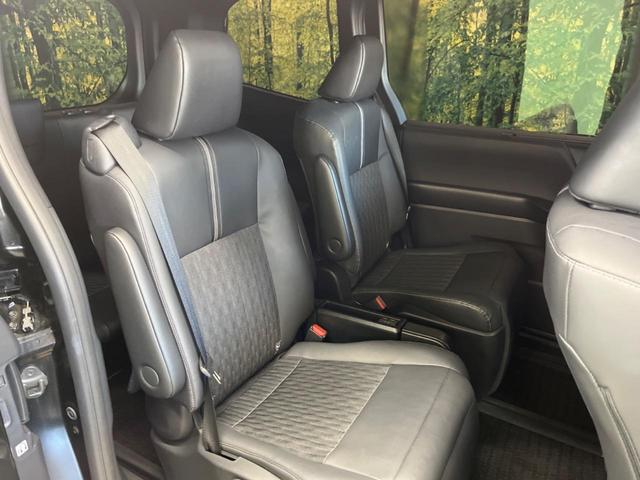 ノア ハイブリッドＳ－Ｚ　快適利便ＰＫＧ　禁煙車　純正１０．５型ナビＴＶ　純正１４型後席モニター　セーフティセンス　電動バックドア　バックカメラ　ブラインドスポットモニタ　前中列シートヒーター　後席オートエアコン（9枚目）