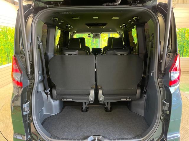 ノア ハイブリッドＳ－Ｚ　快適利便ＰＫＧ　禁煙車　純正１０．５型ナビＴＶ　純正１４型後席モニター　セーフティセンス　電動バックドア　バックカメラ　ブラインドスポットモニタ　前中列シートヒーター　後席オートエアコン（28枚目）