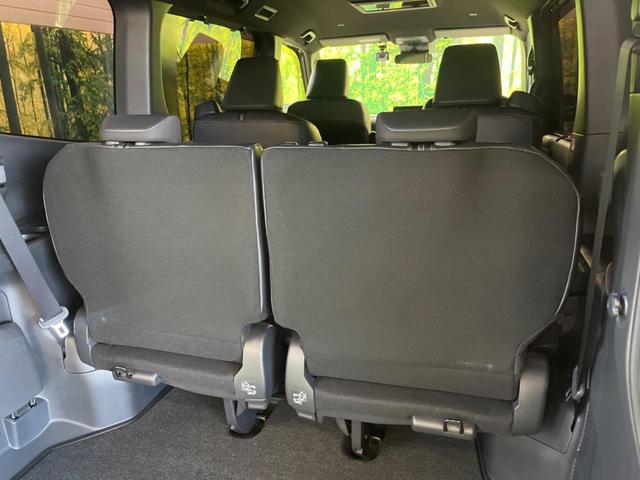 ノア ハイブリッドＳ－Ｚ　快適利便ＰＫＧ　禁煙車　純正１０．５型ナビＴＶ　純正１４型後席モニター　セーフティセンス　電動バックドア　バックカメラ　ブラインドスポットモニタ　前中列シートヒーター　後席オートエアコン（30枚目）