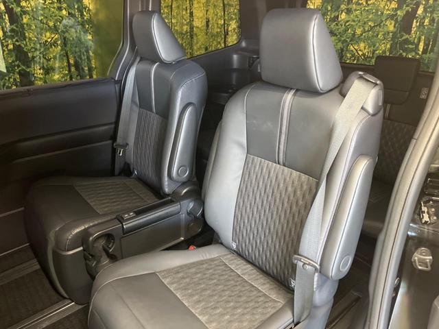 ノア ハイブリッドＳ－Ｚ　快適利便ＰＫＧ　禁煙車　純正１０．５型ナビＴＶ　純正１４型後席モニター　セーフティセンス　電動バックドア　バックカメラ　ブラインドスポットモニタ　前中列シートヒーター　後席オートエアコン（66枚目）