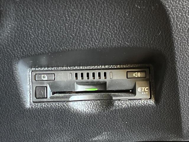 プリウス Ａツーリングセレクション　禁煙車　ＢＩＧ－Ｘ９型ナビＴＶ　バックカメラ　セーフティセンス　レーダークルーズ　ブラインドスポットモニタ　インテリジェントクリアランスソナー　ＬＥＤフォグ　黒合皮シート　シートヒーター　ＥＴＣ（8枚目）