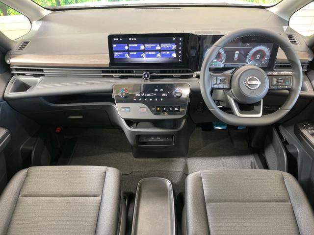 セレナ ｅ－パワー　ハイウェイスターＶ　登録済未使用車　２トーンカラー　１２．３型コネクトナビＴＶ　アラウンドビューモニタ　両側ハンズフリー電動ドア　衝突軽減　ナビリンクプロパイロット　ＥＴＣ２．０　後側方車両検知警告　後席オートエアコン（2枚目）