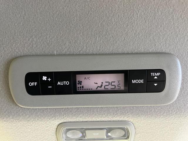 セレナ ｅ－パワー　ハイウェイスターＶ　登録済未使用車　２トーンカラー　１２．３型コネクトナビＴＶ　アラウンドビューモニタ　両側ハンズフリー電動ドア　衝突軽減　ナビリンクプロパイロット　ＥＴＣ２．０　後側方車両検知警告　後席オートエアコン（9枚目）