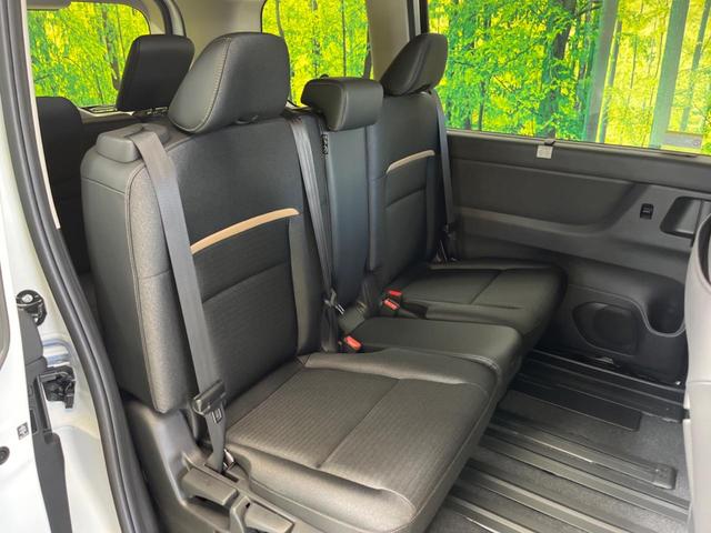 セレナ ｅ－パワー　ハイウェイスターＶ　登録済未使用車　２トーンカラー　１２．３型コネクトナビＴＶ　アラウンドビューモニタ　両側ハンズフリー電動ドア　衝突軽減　ナビリンクプロパイロット　ＥＴＣ２．０　後側方車両検知警告　後席オートエアコン（11枚目）