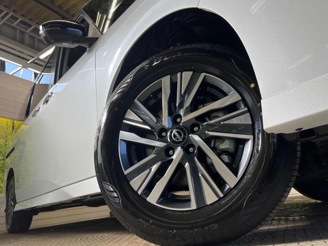 セレナ ｅ－パワー　ハイウェイスターＶ　登録済未使用車　２トーンカラー　１２．３型コネクトナビＴＶ　アラウンドビューモニタ　両側ハンズフリー電動ドア　衝突軽減　ナビリンクプロパイロット　ＥＴＣ２．０　後側方車両検知警告　後席オートエアコン（14枚目）