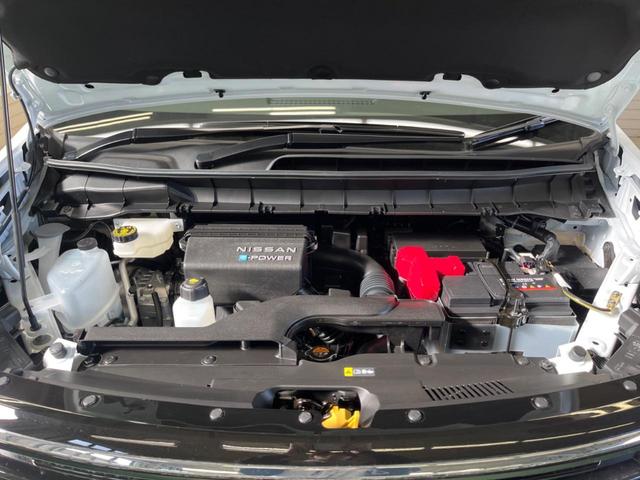 セレナ ｅ－パワー　ハイウェイスターＶ　登録済未使用車　２トーンカラー　１２．３型コネクトナビＴＶ　アラウンドビューモニタ　両側ハンズフリー電動ドア　衝突軽減　ナビリンクプロパイロット　ＥＴＣ２．０　後側方車両検知警告　後席オートエアコン（20枚目）