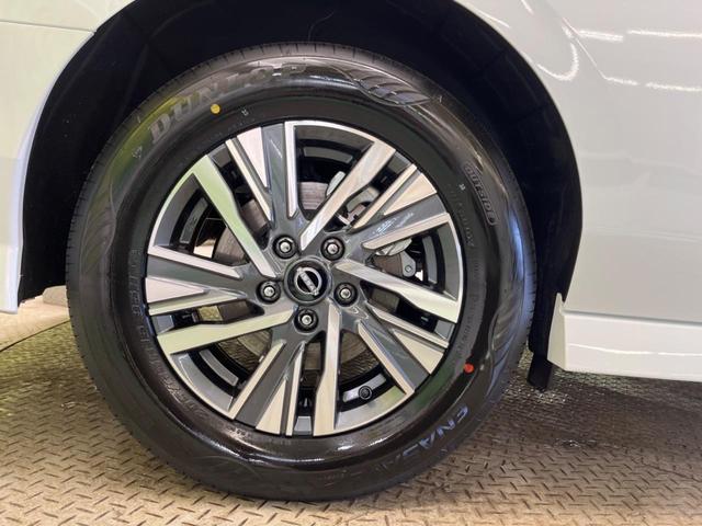 セレナ ｅ－パワー　ハイウェイスターＶ　登録済未使用車　２トーンカラー　１２．３型コネクトナビＴＶ　アラウンドビューモニタ　両側ハンズフリー電動ドア　衝突軽減　ナビリンクプロパイロット　ＥＴＣ２．０　後側方車両検知警告　後席オートエアコン（67枚目）