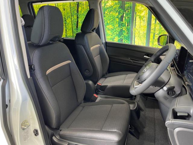 セレナ ｅ－パワー　ハイウェイスターＶ　登録済未使用車　２トーンカラー　１２．３型コネクトナビＴＶ　アラウンドビューモニタ　両側ハンズフリー電動ドア　衝突軽減　ナビリンクプロパイロット　ＥＴＣ２．０　後側方車両検知警告　後席オートエアコン（10枚目）