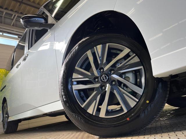 セレナ ｅ－パワー　ハイウェイスターＶ　登録済未使用車　２トーンカラー　１２．３型コネクトナビＴＶ　アラウンドビューモニタ　両側ハンズフリー電動ドア　衝突軽減　ナビリンクプロパイロット　ＥＴＣ２．０　後側方車両検知警告　後席オートエアコン（14枚目）