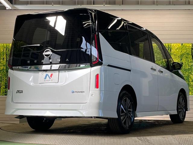 セレナ ｅ－パワー　ハイウェイスターＶ　登録済未使用車　２トーンカラー　１２．３型コネクトナビＴＶ　アラウンドビューモニタ　両側ハンズフリー電動ドア　衝突軽減　ナビリンクプロパイロット　ＥＴＣ２．０　後側方車両検知警告　後席オートエアコン（18枚目）