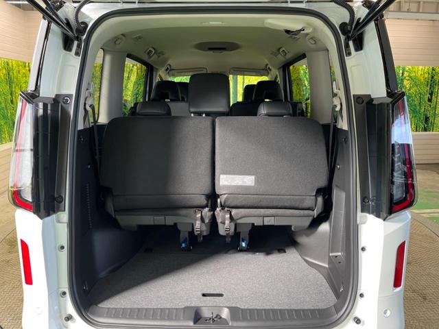 セレナ ｅ－パワー　ハイウェイスターＶ　登録済未使用車　２トーンカラー　１２．３型コネクトナビＴＶ　アラウンドビューモニタ　両側ハンズフリー電動ドア　衝突軽減　ナビリンクプロパイロット　ＥＴＣ２．０　後側方車両検知警告　後席オートエアコン（41枚目）