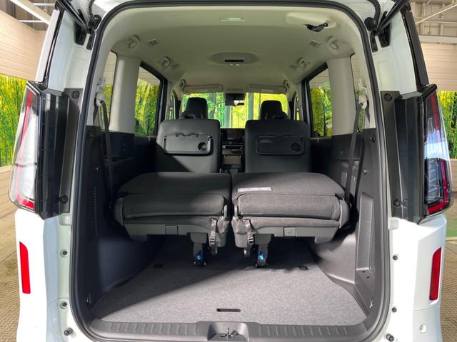 セレナ ｅ－パワー　ハイウェイスターＶ　登録済未使用車　２トーンカラー　１２．３型コネクトナビＴＶ　アラウンドビューモニタ　両側ハンズフリー電動ドア　衝突軽減　ナビリンクプロパイロット　ＥＴＣ２．０　後側方車両検知警告　後席オートエアコン（43枚目）