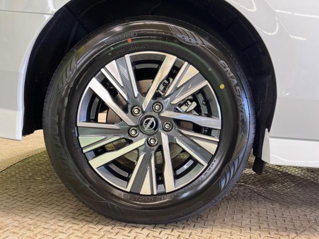 セレナ ｅ－パワー　ハイウェイスターＶ　登録済未使用車　２トーンカラー　１２．３型コネクトナビＴＶ　アラウンドビューモニタ　両側ハンズフリー電動ドア　衝突軽減　ナビリンクプロパイロット　ＥＴＣ２．０　後側方車両検知警告　後席オートエアコン（66枚目）