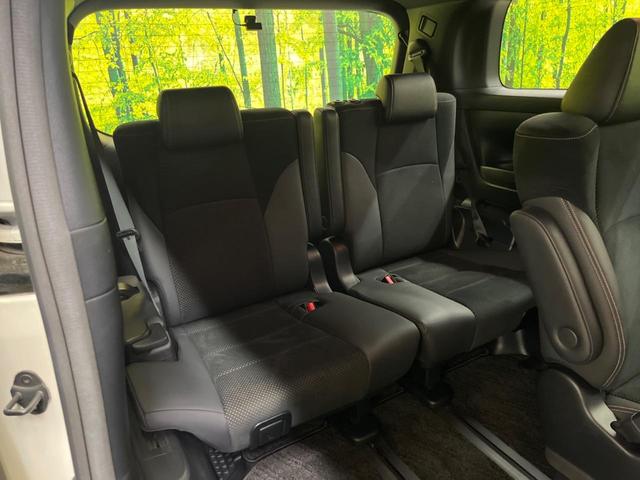 アルファード ２．５Ｓ　タイプゴールド　禁煙車　純正９型ナビＴＶ　純正１２．１型後席モニター　三眼ＬＥＤ　バックカメラ　セーフティセンス　インテリジェントクリアランスソナー　両側電動ドア　電動バックドア　半革シート　ウッドコンビステアリング（11枚目）