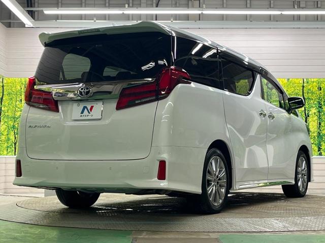 アルファード ２．５Ｓ　タイプゴールド　禁煙車　純正９型ナビＴＶ　純正１２．１型後席モニター　三眼ＬＥＤ　バックカメラ　セーフティセンス　インテリジェントクリアランスソナー　両側電動ドア　電動バックドア　半革シート　ウッドコンビステアリング（17枚目）