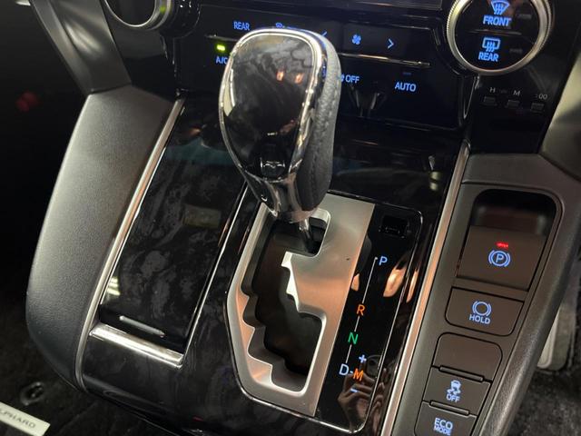 アルファード ２．５Ｓ　タイプゴールド　禁煙車　純正９型ナビＴＶ　純正１２．１型後席モニター　三眼ＬＥＤ　バックカメラ　セーフティセンス　インテリジェントクリアランスソナー　両側電動ドア　電動バックドア　半革シート　ウッドコンビステアリング（21枚目）