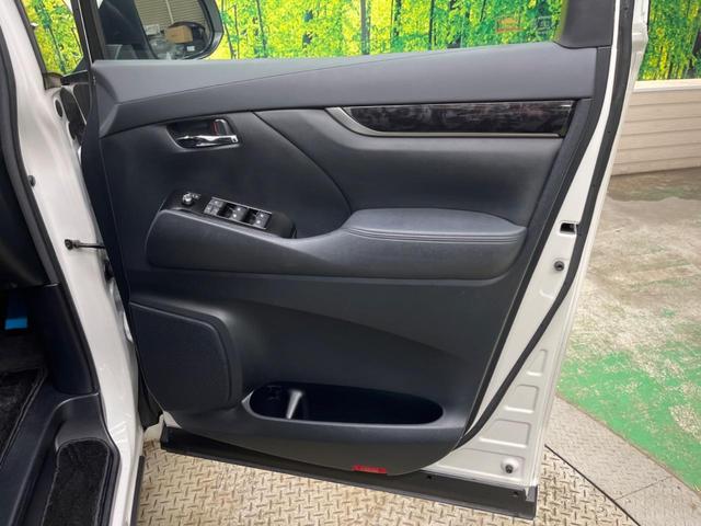 アルファード ２．５Ｓ　タイプゴールド　禁煙車　純正９型ナビＴＶ　純正１２．１型後席モニター　三眼ＬＥＤ　バックカメラ　セーフティセンス　インテリジェントクリアランスソナー　両側電動ドア　電動バックドア　半革シート　ウッドコンビステアリング（42枚目）