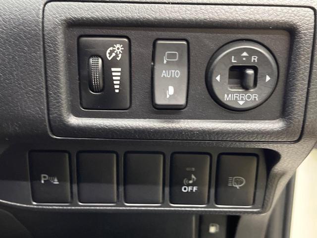 �y�N���[�Y�R���g���[���z�������H�����N���N���s�B�A�N�Z���𗣂��Ă���葬�x�ő��s���ł��A�������^�]���̕��S���y���I�����E�������ȒP�ȃX�C�b�`����Œ����ł��܂��B