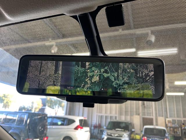 �y�f�W�^���C���i�[�~���[�z��Ȃ̑傫�ȉו��⓯��҂Ō�����m�F���Â炢���ł����S�I�J�������B�e�����ԗ�����̉f�������[���~���[���ɕ\���B�N���A�Ȏ��E�ŏ󋵂̊m�F���\�ł��I