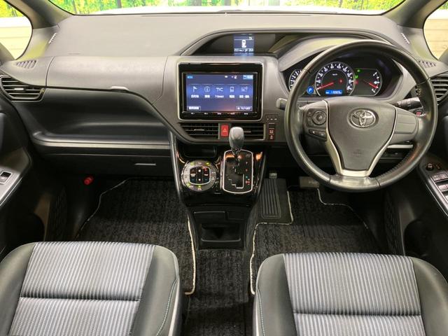 ヴォクシー ＺＳ　煌ＩＩ　禁煙車　純正９型ナビＴＶ　純正１２型後席モニター　両側電動ドア　バックカメラ　セーフティセンス　ＬＥＤヘッド　ＬＥＤフォグ　純正１６インチＡＷ　後席サンシェード　ＥＴＣ　前後個別再生　ＤＶＤ再生（2枚目）