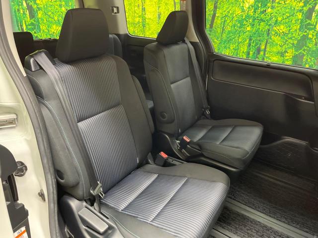 ヴォクシー ＺＳ　煌ＩＩ　禁煙車　純正９型ナビＴＶ　純正１２型後席モニター　両側電動ドア　バックカメラ　セーフティセンス　ＬＥＤヘッド　ＬＥＤフォグ　純正１６インチＡＷ　後席サンシェード　ＥＴＣ　前後個別再生　ＤＶＤ再生（10枚目）