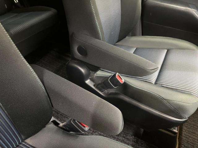 ヴォクシー ＺＳ　煌ＩＩ　禁煙車　純正９型ナビＴＶ　純正１２型後席モニター　両側電動ドア　バックカメラ　セーフティセンス　ＬＥＤヘッド　ＬＥＤフォグ　純正１６インチＡＷ　後席サンシェード　ＥＴＣ　前後個別再生　ＤＶＤ再生（33枚目）
