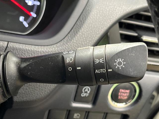 ヴォクシー ＺＳ　煌ＩＩ　禁煙車　純正９型ナビＴＶ　純正１２型後席モニター　両側電動ドア　バックカメラ　セーフティセンス　ＬＥＤヘッド　ＬＥＤフォグ　純正１６インチＡＷ　後席サンシェード　ＥＴＣ　前後個別再生　ＤＶＤ再生（45枚目）