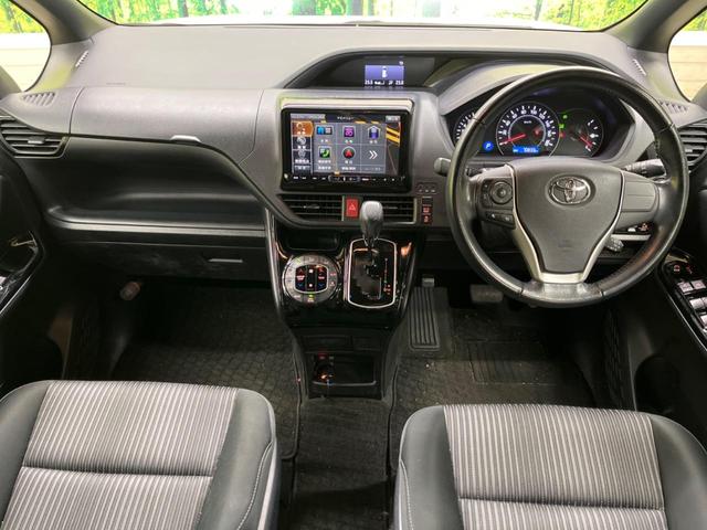 ヴォクシー ＺＳ　禁煙車　ＢＩＧ－Ｘ９型ナビＴＶ　フリップダウンモニター　両側電動ドア　バックカメラ　セーフティセンス　クルーズコントロール　ＬＥＤヘッド　純正１６インチＡＷ　デュアルオートエアコン　ＤＶＤ再生（2枚目）
