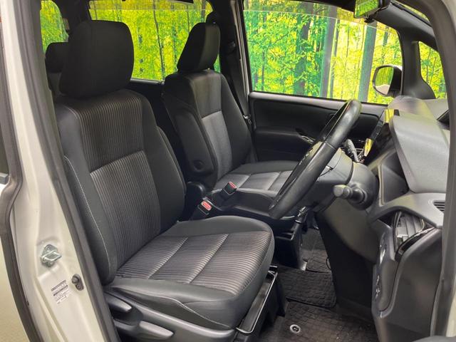 ヴォクシー ＺＳ　禁煙車　ＢＩＧ－Ｘ９型ナビＴＶ　フリップダウンモニター　両側電動ドア　バックカメラ　セーフティセンス　クルーズコントロール　ＬＥＤヘッド　純正１６インチＡＷ　デュアルオートエアコン　ＤＶＤ再生（9枚目）