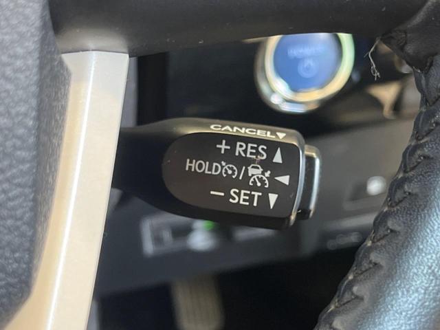 プリウス Ｓツーリングセレクション　禁煙車　純正９型ナビＴＶ　バックカメラ　セーフティセンス　レーダークルーズ　ＬＥＤヘッド　ＬＥＤフォグ　純正１７インチＡＷ　黒合皮レザーシート　シートヒーター　ＥＴＣ　Ｂｌｕｅｔｏｏｔｈ　ＤＶＤ再生（6枚目）