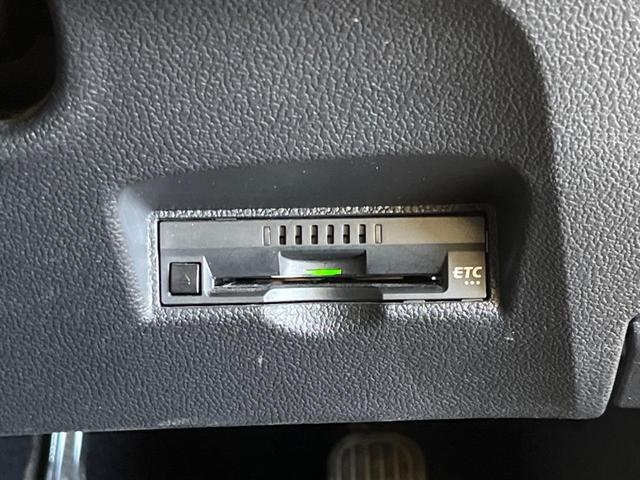 プリウス Ｓツーリングセレクション　禁煙車　純正９型ナビＴＶ　バックカメラ　セーフティセンス　レーダークルーズ　ＬＥＤヘッド　ＬＥＤフォグ　純正１７インチＡＷ　黒合皮レザーシート　シートヒーター　ＥＴＣ　Ｂｌｕｅｔｏｏｔｈ　ＤＶＤ再生（25枚目）