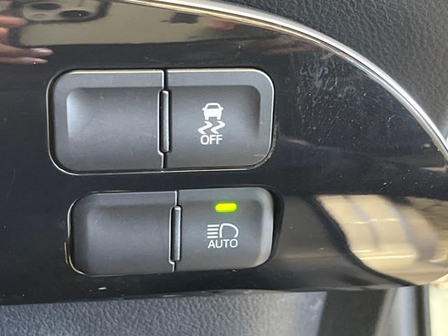 プリウス Ｓツーリングセレクション　禁煙車　純正９型ナビＴＶ　バックカメラ　セーフティセンス　レーダークルーズ　ＬＥＤヘッド　ＬＥＤフォグ　純正１７インチＡＷ　黒合皮レザーシート　シートヒーター　ＥＴＣ　Ｂｌｕｅｔｏｏｔｈ　ＤＶＤ再生（28枚目）