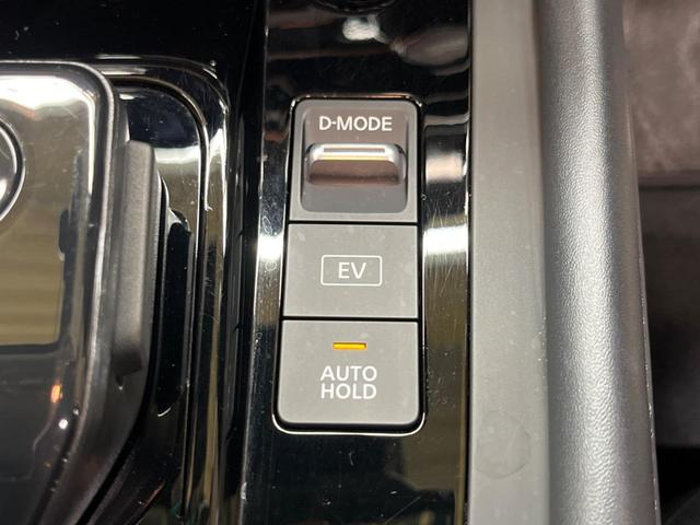 �y�I�[�g�u���[�L�z�[���h�z�M���҂���a�؂Œ�Ԏ��Ƀu���[�L���瑫�𗣂��Ă��A��~��Ԃ�ێ����Ă���܂��B�O�i����Ƃ��̓A�N�Z���𓥂߂Ύ����ŉ��������̂ň��S��X���^�]���y�ɂȂ�܂���